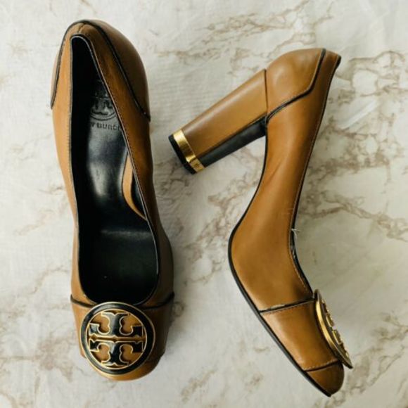 Tory Burch Camel Chunky Buckle Round Toe Pumps - Picture 1 of 6